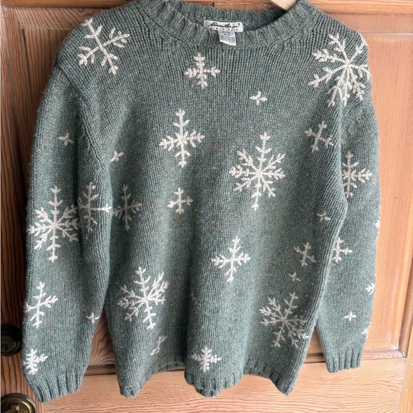 Eddie Bauer 100% Wool Light Green Sweater with Snowflakes size Women’s Medium - Picture 2 of 9